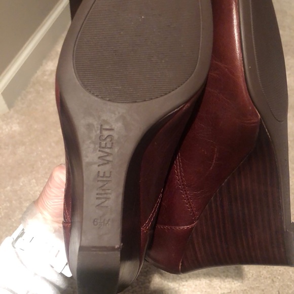 NEW Nine West Geniune Leather Wedge Bootiea - Picture 4 of 4